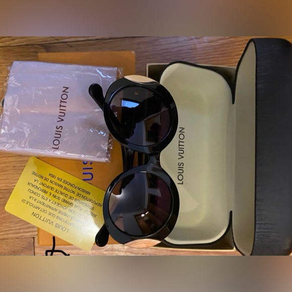 Louis Vuitton glasses - Picture 1 of 1
